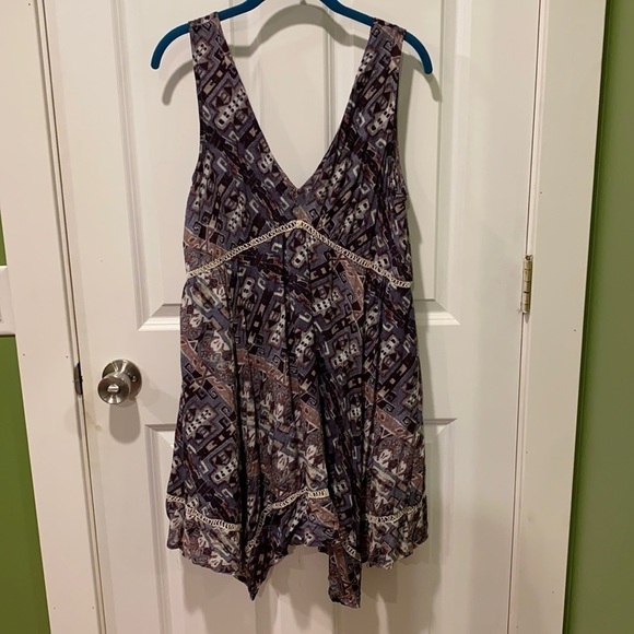 BB Dakota Flirty V Neck Dress - Picture 2 of 14
